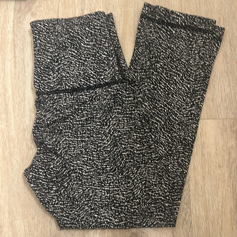 Lululemon Crop - patterned